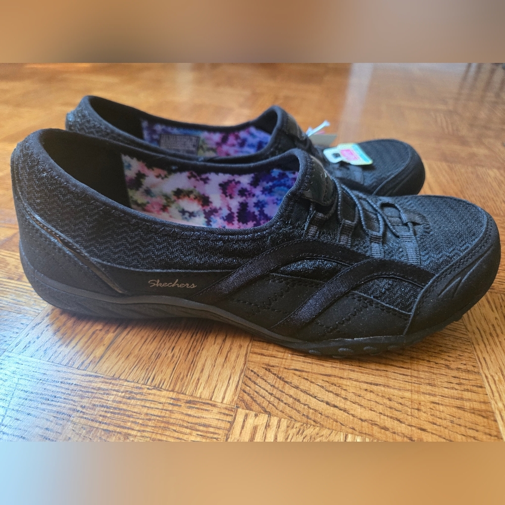 NWT - Skechers Black Sneakers Slip-On Comfort